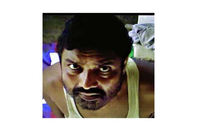 নাটোরে কবিরাজির আড়ালে পর্নো ব্যবসা নাটোরে কবিরাজির আড়ালে পর্নো ব্যবসা