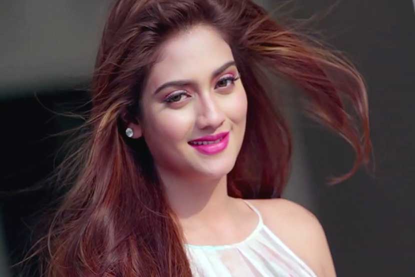 টাকা থাকলেই মিলবে নায়িকার প্রেম!(ভিডিও) টাকা থাকলেই মিলবে নায়িকার প্রেম!(ভিডিও)