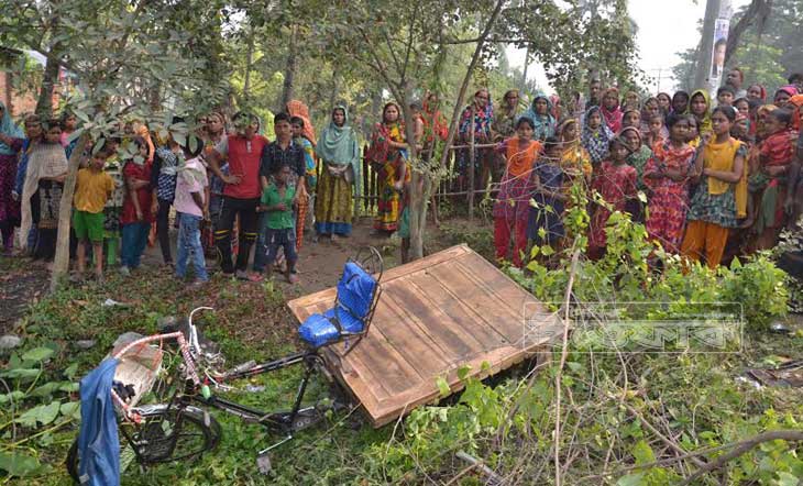 লালপুরে ট্রাক-ভ্যান সংঘর্ষে নিহত ৪