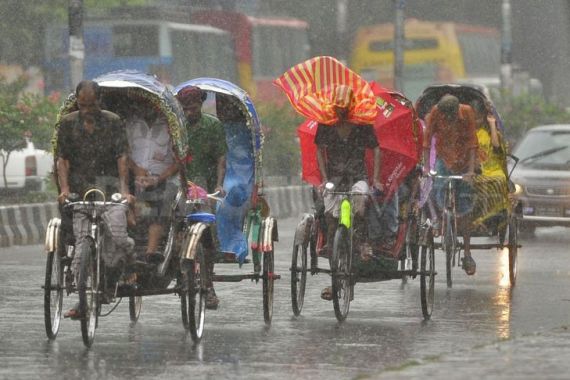 Persistent drizzle becomes city commuter`s bane Persistent drizzle becomes city commuter`s bane
