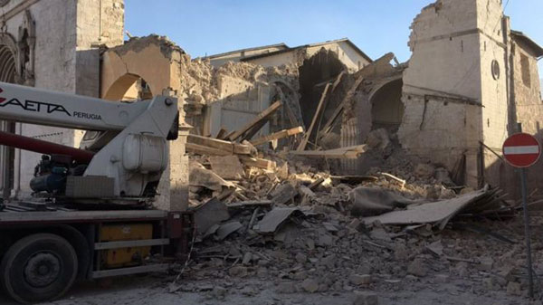 Strong quake hits central Italy Strong quake hits central Italy