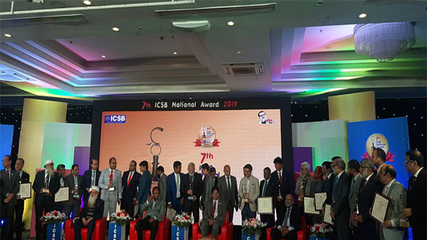 পেনিনসুলাসহ অ্যাওয়ার্ড পেল শেয়ারবাজারের ৩৫ কোম্পানি পেনিনসুলাসহ অ্যাওয়ার্ড পেল শেয়ারবাজারের ৩৫ কোম্পানি