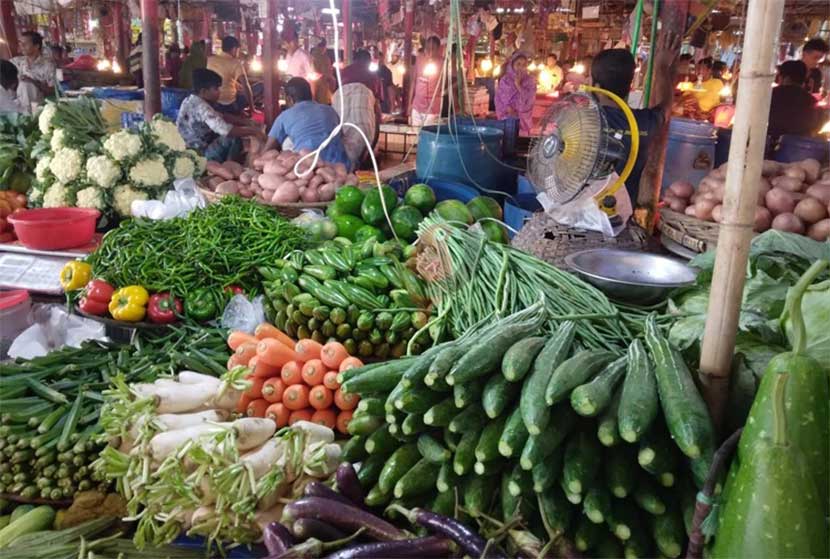 দফায় দফায় বাড়ছে নিত্যপণ্যের দাম দফায় দফায় বাড়ছে নিত্যপণ্যের দাম