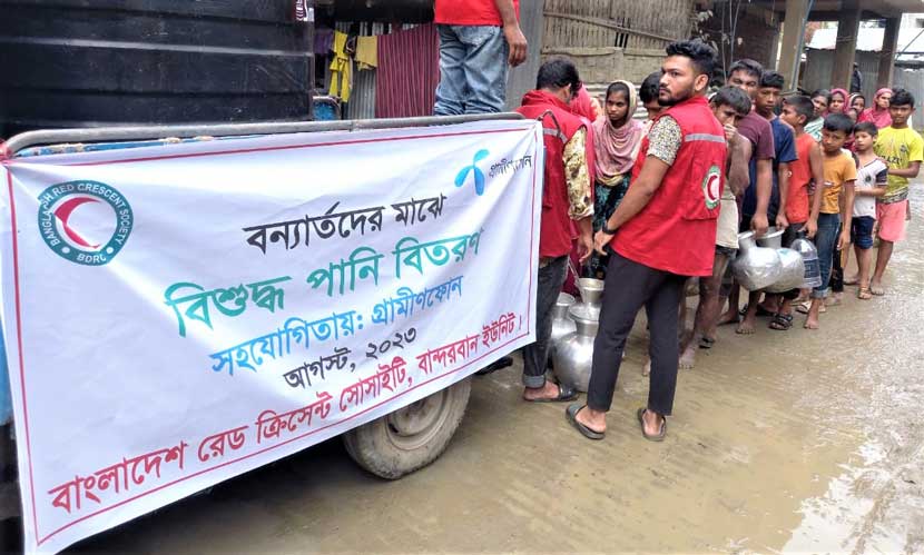 বন্যাদুর্গত ১০ হাজার পরিবারের পাশে গ্রামীণফোন