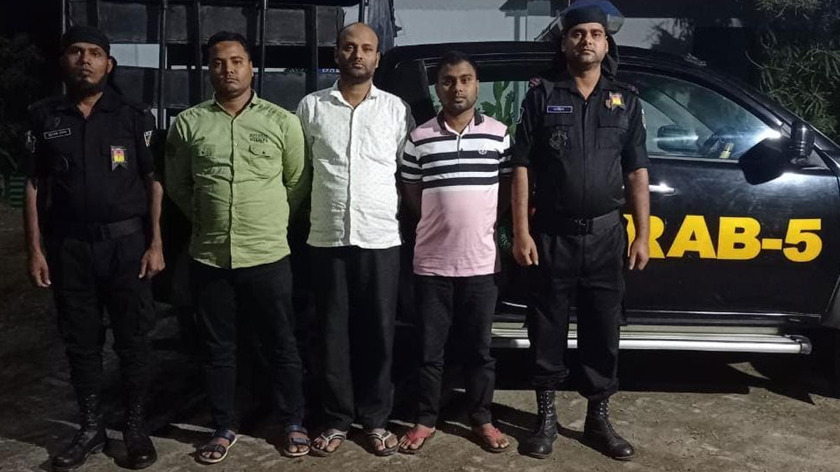 লাভের প্রলোভনে ৩ কোটি টাকা আত্মসাৎ : আটক ৩ লাভের প্রলোভনে ৩ কোটি টাকা আত্মসাৎ : আটক ৩