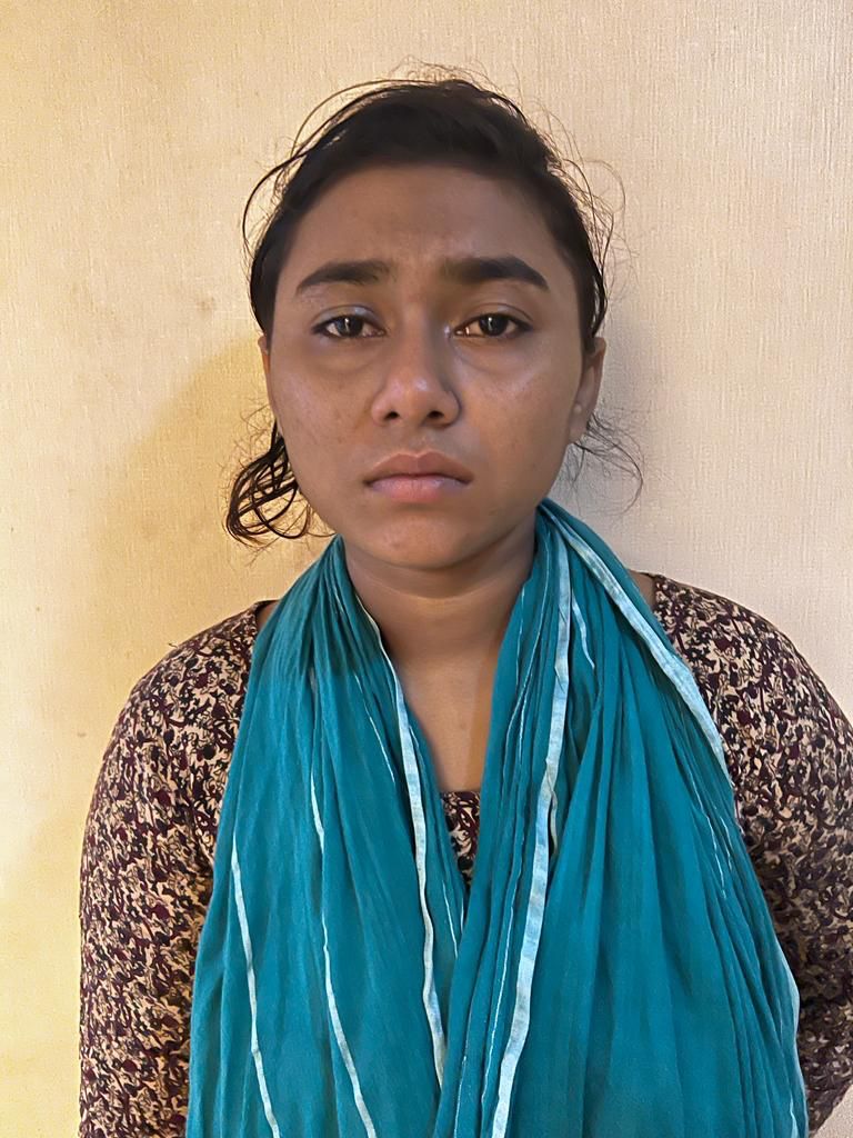 চুরির টাকা দিয়ে মা-মেয়ের দেশভ্রমণ! 