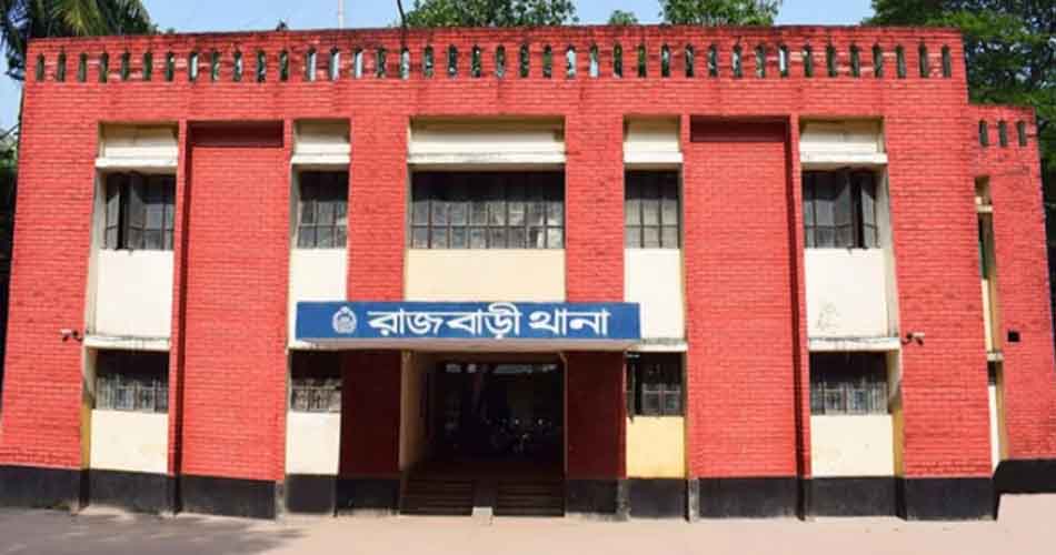 রাজবাড়ীতে বালুচাপায় ৩ জনের মৃত্যু