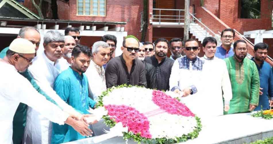 বঙ্গবন্ধুর সমাধিতে ডিএসইর ব্যবস্থাপনা পরিচালকের শ্রদ্ধা