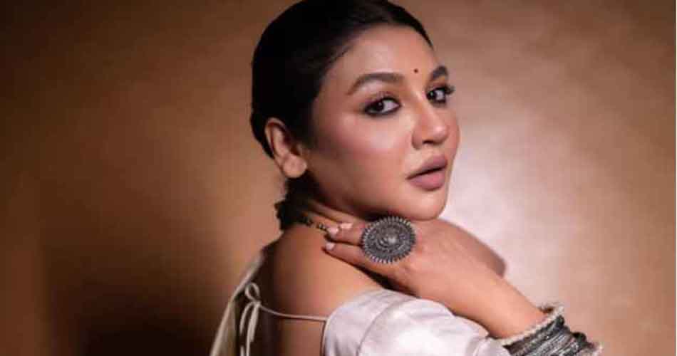 বলিউড অভিনেতার সঙ্গে অন্তরঙ্গ জয়া আহসান!