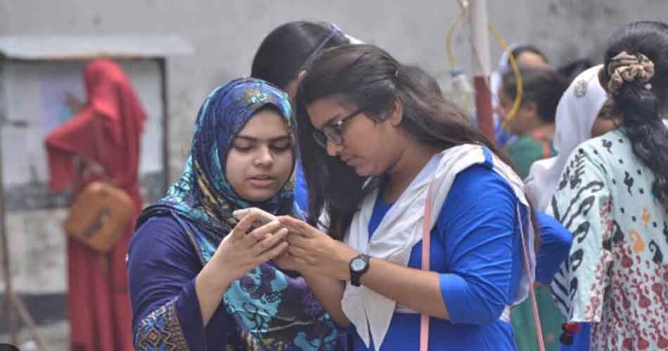 জিপিএ-৫ কমেছে প্রায় ৮৪ হাজার, কমেছে পাসের হারও