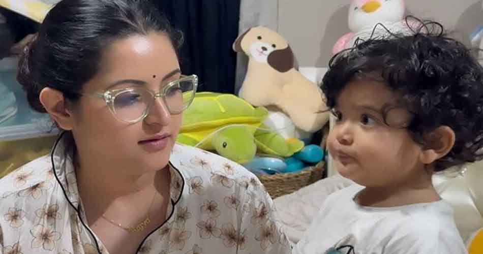 সন্তানকে নিয়ে যে ভিডিও বার্তা দিলেন পরীমনি
