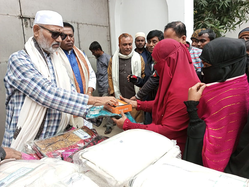 লক্ষ্মীপুরে সাত্তার ট্রাস্টের ১২ হাজার শীতবস্ত্র বিতরণ শুরু