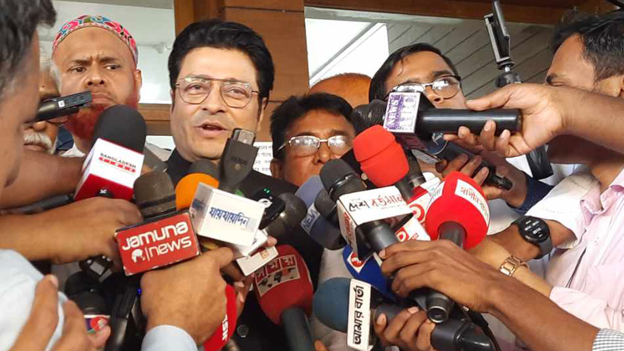 মনোনয়ন ফরম জমা দিয়ে যা বললেন নায়ক ফেরদৌস