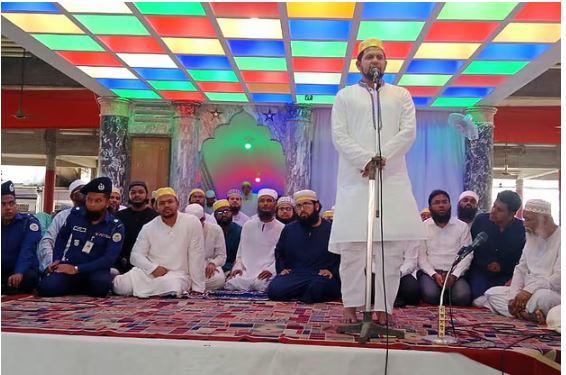 ছারছীনা মাহফিলে তথ্য উপদেষ্টা মাহফুজ, দেশ সংস্কারে দোয়া কামনা