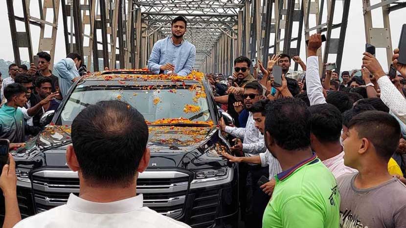 নির্বাচনী বিধি লঙ্ঘনে সাকিবকে তলব