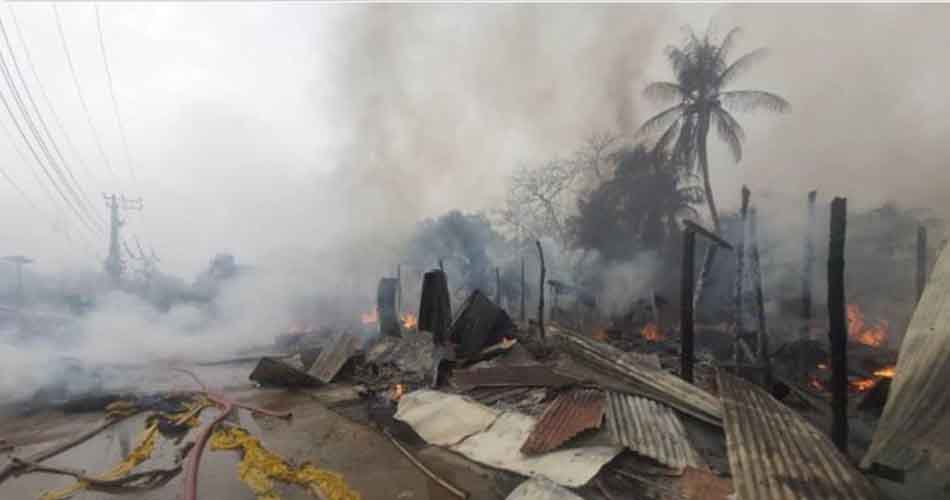 বান্দরবানে আগুনে পুড়ল অর্ধশতাধিক দোকানঘর বান্দরবানে আগুনে পুড়ল অর্ধশতাধিক দোকানঘর