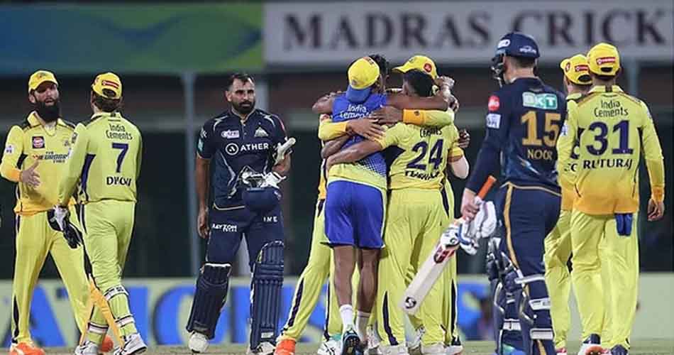 গুজরাটকে হারিয়ে ফাইনালে চেন্নাই গুজরাটকে হারিয়ে ফাইনালে চেন্নাই