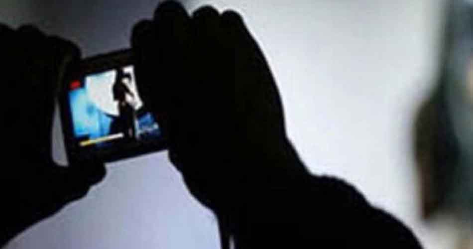 ইন্টারনেটে পর্নোগ্রাফি দেখেন ৩৩ শতাংশ শিক্ষার্থী