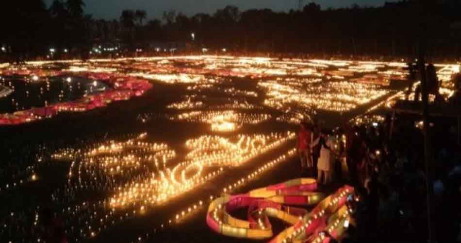 ভাষাশহীদদের স্মরণে একসঙ্গে জ্বলল ১ লাখ মোমবাতি