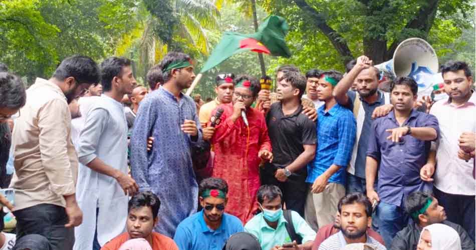 ড. ইউনূসের সাক্ষাৎ না পাওয়া পর্যন্ত আন্দোলন চালিয়ে যাওয়ার ঘোষণা ড. ইউনূসের সাক্ষাৎ না পাওয়া পর্যন্ত আন্দোলন চালিয়ে যাওয়ার ঘোষণা