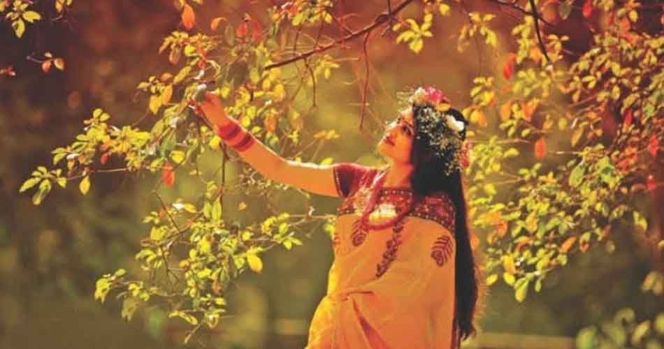 কৃষ্ণচূড়ার লাল রঙে বরণ পহেলা ফাল্গুন কৃষ্ণচূড়ার লাল রঙে বরণ পহেলা ফাল্গুন