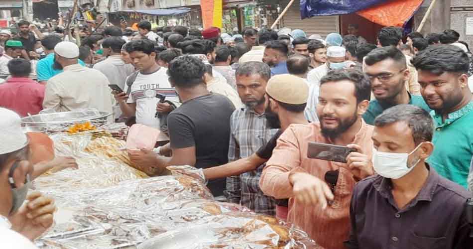 রমজানের প্রথম দিনে জমজমাট ‘ইফতার বাজার’