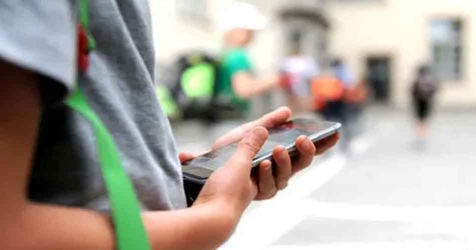 স্কুলে স্মার্টফোন নিষিদ্ধের পরামর্শ জাতিসংঘের