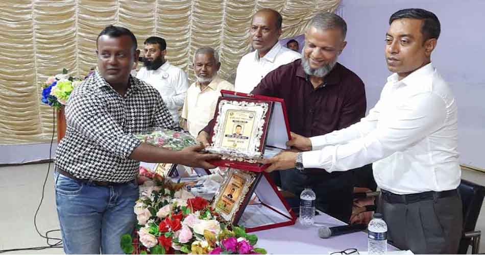 মৎস্যখাতে অবদান রাখায় সম্মাননা পেলেন ৩ চাষি মৎস্যখাতে অবদান রাখায় সম্মাননা পেলেন ৩ চাষি