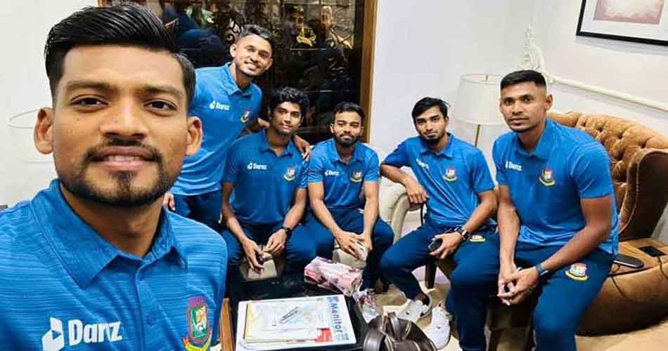 বিশ্বকাপের উদ্দেশে ঢাকা ছাড়ল টাইগাররা বিশ্বকাপের উদ্দেশে ঢাকা ছাড়ল টাইগাররা