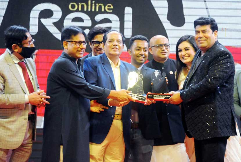 অনলাইন রিয়েল হিরোস অ্যাওয়ার্ড পেলেন ইকবাল অনলাইন রিয়েল হিরোস অ্যাওয়ার্ড পেলেন ইকবাল