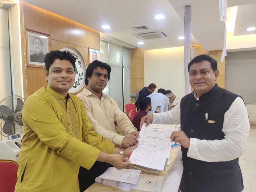 নোয়াখালী-৪ আসন: আ`লীগের মনোনয়ন ফরম নিলেন শিহাব উদ্দিন নোয়াখালী-৪ আসন: আ`লীগের মনোনয়ন ফরম নিলেন শিহাব উদ্দিন