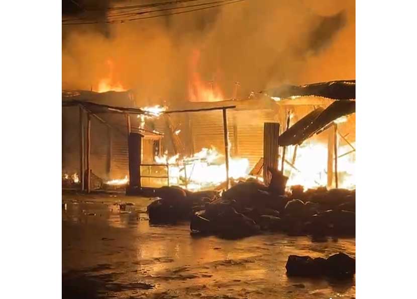 নোয়াখালীতে শট সার্কিটের আগুনে পুড়েছে ৭ দোকান