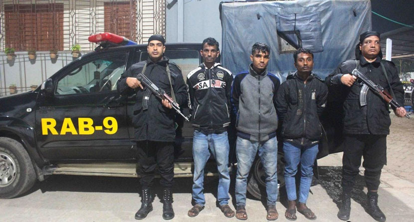 বাস চাপায় নারী-শিশুসহ ২জনের মৃত্যু: গ্রেপ্তার ৩