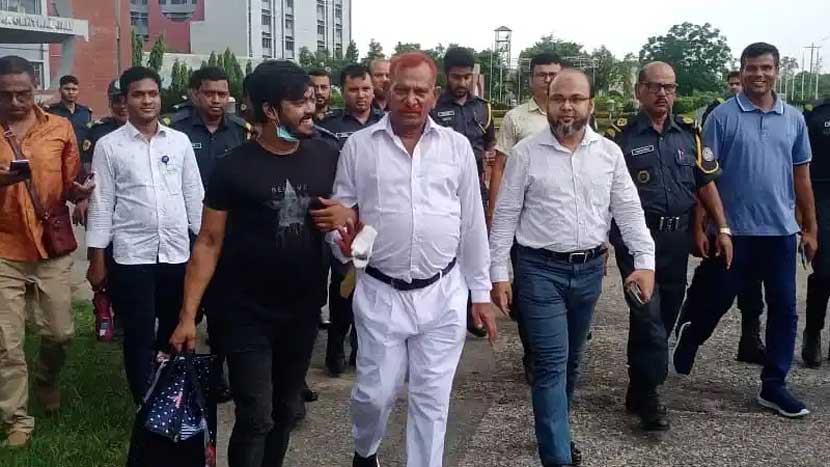 পালিয়ে বেড়াচ্ছেন সেই ‘জল্লাদ’ শাহজাহান : ফের জেতে চান জেলে পালিয়ে বেড়াচ্ছেন সেই ‘জল্লাদ’ শাহজাহান : ফের জেতে চান জেলে