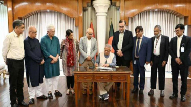 জুলাই গণঅভ্যুত্থান দিবসে স্মারক ডাকটিকিট অবমুক্ত