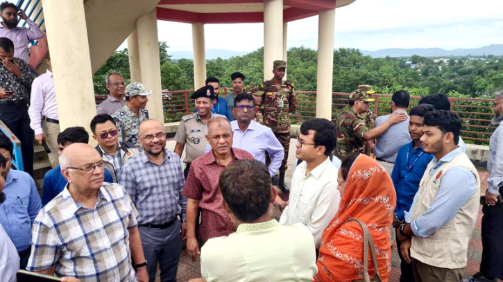 দুই উপদেষ্টার রোহিঙ্গা ক্যাম্প পরিদর্শন দুই উপদেষ্টার রোহিঙ্গা ক্যাম্প পরিদর্শন