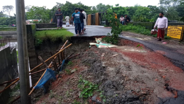 কোটালীপাড়ায় প্রবল বর্ষণে ক্ষতিগ্রস্ত সড়ক