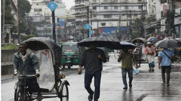 চট্টগ্রামে টানা বৃষ্টি, পাহাড়ধসের শঙ্কায় সতর্কবার্তা