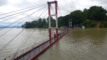রাঙামাটির আইকন ঝুলন্ত সেতুতে পানি ছুঁই ছুঁই