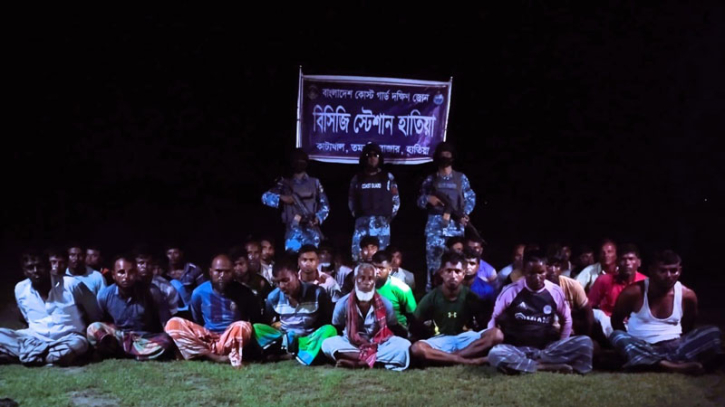 কোস্টগার্ডের ওপর হামলা, ১০ কোটি টাকার জালসহ ৩৩ জন জেলে আটক কোস্টগার্ডের ওপর হামলা, ১০ কোটি টাকার জালসহ ৩৩ জন জেলে আটক