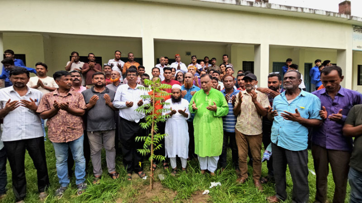 খানখানাপুরে জুলাই-আগষ্টে শহীদদের স্মরণে কৃষকদলের বৃক্ষরোপণ কর্মসূচি খানখানাপুরে জুলাই-আগষ্টে শহীদদের স্মরণে কৃষকদলের বৃক্ষরোপণ কর্মসূচি