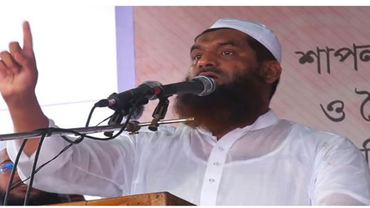‘চাঁদাবাজদের নিয়ন্ত্রণে দেশের বাজার ও খাতগুলো’ — মামুনুল হক ‘চাঁদাবাজদের নিয়ন্ত্রণে দেশের বাজার ও খাতগুলো’ — মামুনুল হক
