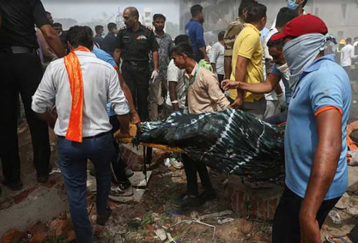 আহমেদাবাদে এয়ার ইন্ডিয়ার উড়োজাহাজ বিধ্বস্ত: ২৪২ আরোহীর কেউ বাঁচেননি আহমেদাবাদে এয়ার ইন্ডিয়ার উড়োজাহাজ বিধ্বস্ত: ২৪২ আরোহীর কেউ বাঁচেননি