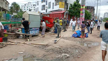 চসিকের অভিযানে পাঠানিয়া গোদায় শতাধিক অবৈধ দোকান উচ্ছেদ 