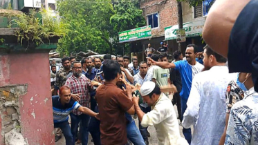 সাতক্ষীরা প্রেসক্লাবে সাংবাদিকদের উপর বহিরাগত সন্ত্রাসী হামলা