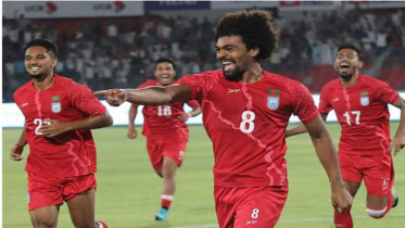হামজার হেডে ফুটবলের মহাফিরোজ