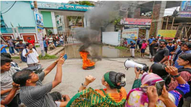 খুলনা মহানগর পুলিশ সদর দপ্তর ঘেরাও, ফটকে তালা