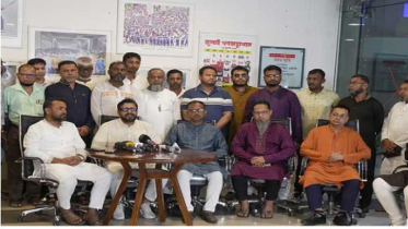 দায়িত্ব ফেলে ডিএনসিসির সংবাদ সম্মেলনে চালক-অপারেটর