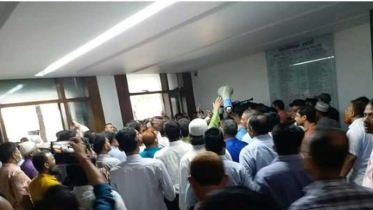 সচিবালয়ে কর্মচারীদের বিক্ষোভ, কর্মসূচির হুমকি