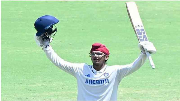 বাবার ‘আলটিমেটামে’ দলে ঢুকে ৯ নম্বরে ব্যাটিংয়ে সেঞ্চুরি বাবার ‘আলটিমেটামে’ দলে ঢুকে ৯ নম্বরে ব্যাটিংয়ে সেঞ্চুরি